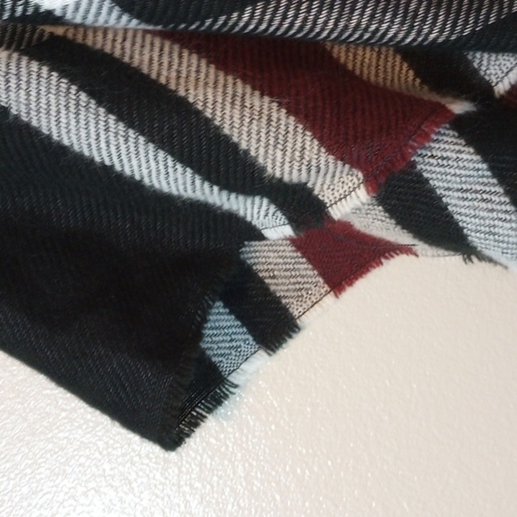 Modena Women's Poncho Sz OS Red Plaid Shawl Soft Cozy Relaxed Cold Fall Winter - Picture 2 of 5